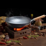 Couner Wok traditionnel en acier au carbone martelé à la main avec manche en bois et en acier Woks et poêles chinois 32 cm - B09DPKFTVYB