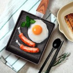 IAXSEE Tamagoyaki Poêle à omelette japonaise poêle à œufs style japonais antiadhésif avec poignée anti-brûlure cuisinière et plaque à induction Noir 17,8 x 15,2 cm - B08H7J2Z4GK
