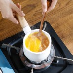 émail Casserole à lait beurre de mini Warmer 10 cm en émail Casserole Cuisine Poêle avec poignée en bois taille parfaite pour chauffage Petit liquide portions. blanc - B076P9GB84B